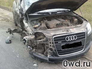 Битый автомобиль Audi Q7